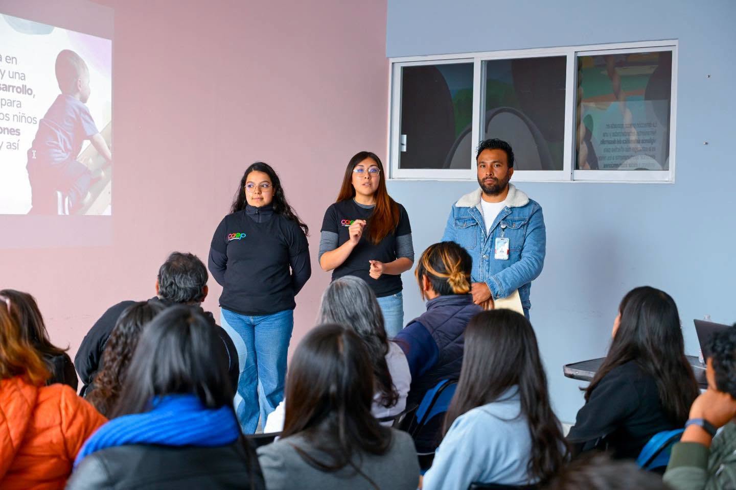 SMDIF Huixquilucan capacita a equipo de psicología en desarrollo infantil