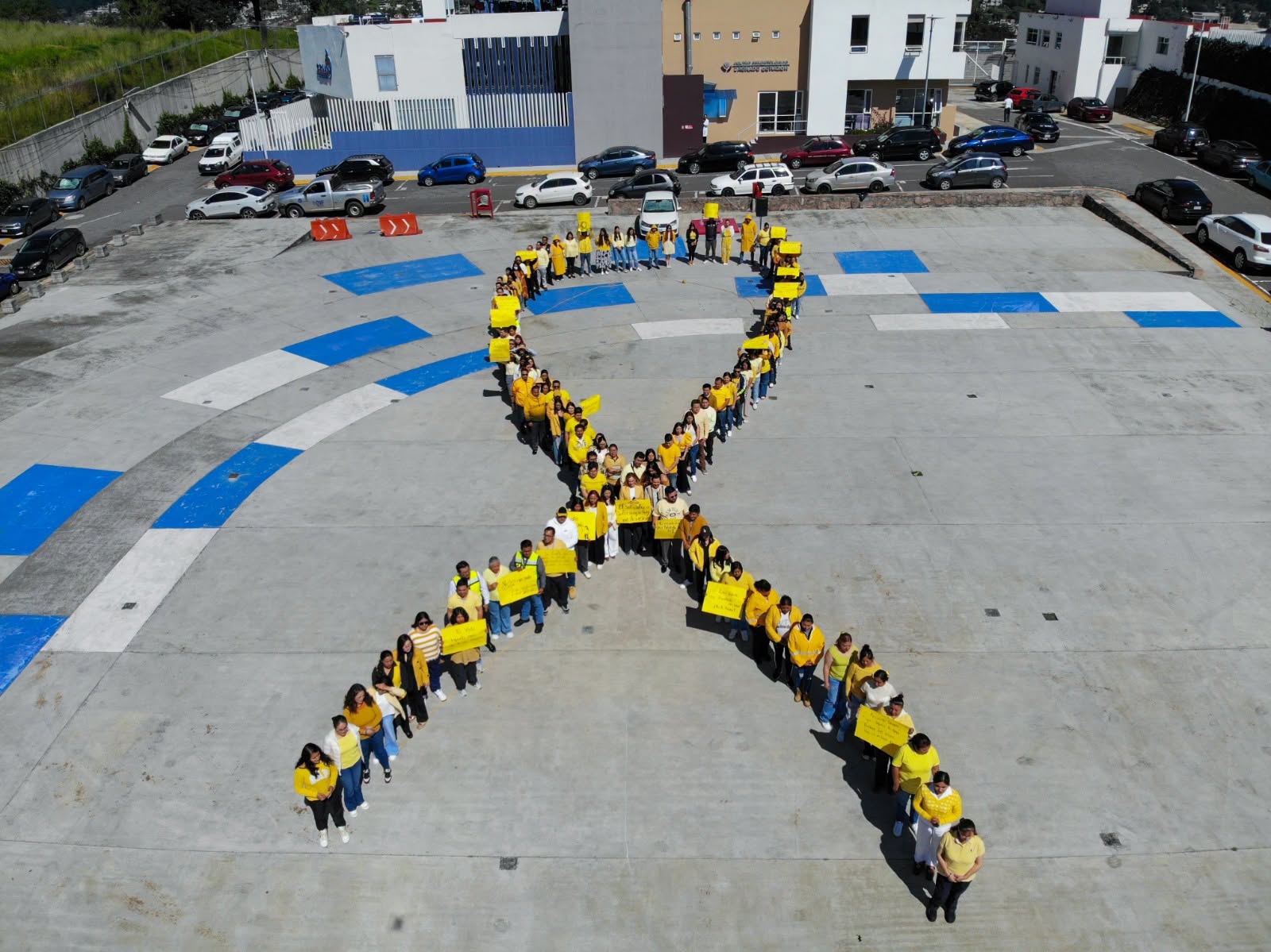 DIF Huixquilucan realiza moño humano en conmemoración del Día Mundial para la Prevención del Suicidio