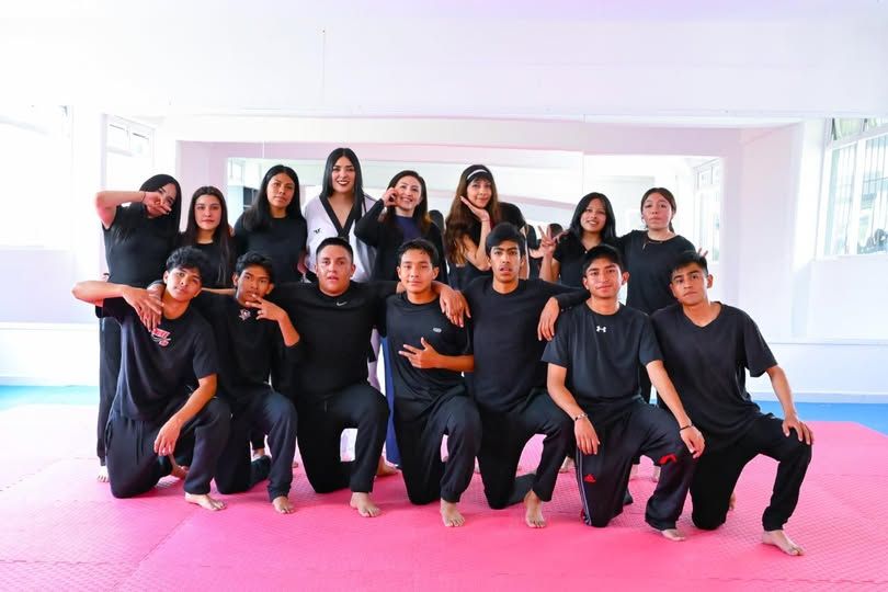 Exhibición de taekwondo en el Bachillerato DIF
