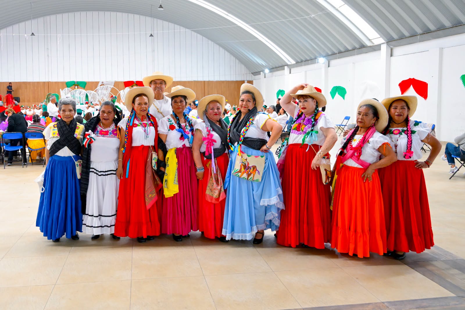 Clubes de Adulto Mayor celebran las tradicionales Mañanitas Mexicanas con alegría