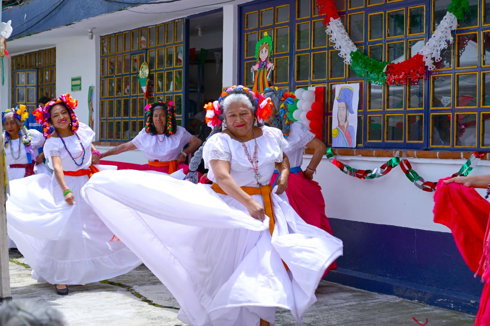 Clubes de Adulto Mayor celebran Mañanitas Mexicanas en La Cima y Allende