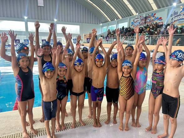 Nadadores de Huixquilucan logran 169 medallas y clasifican al Campeonato Estatal Oro 2026
